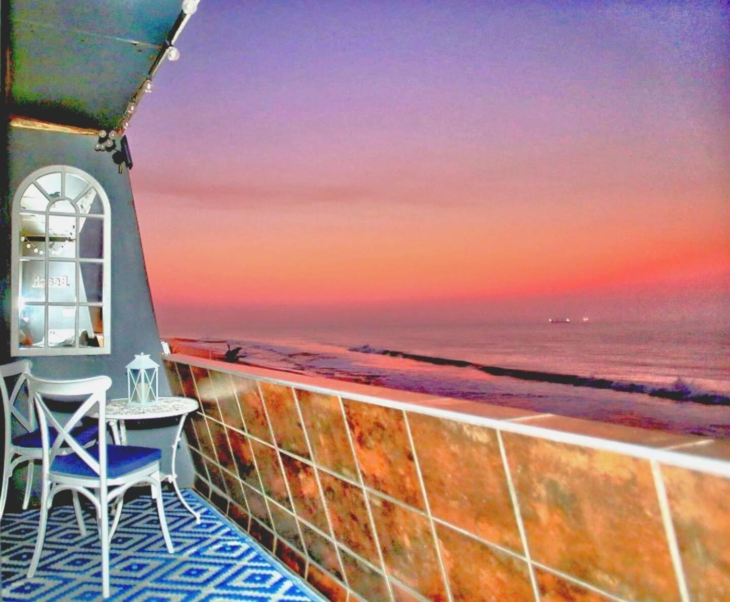 Ocean Gem-back Up Power, Families & Couples, Apartment