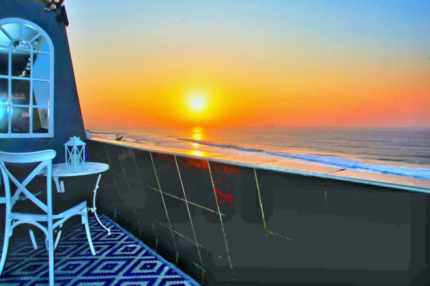 Apartment Ocean Gem-back Up Power, Families & Couples,